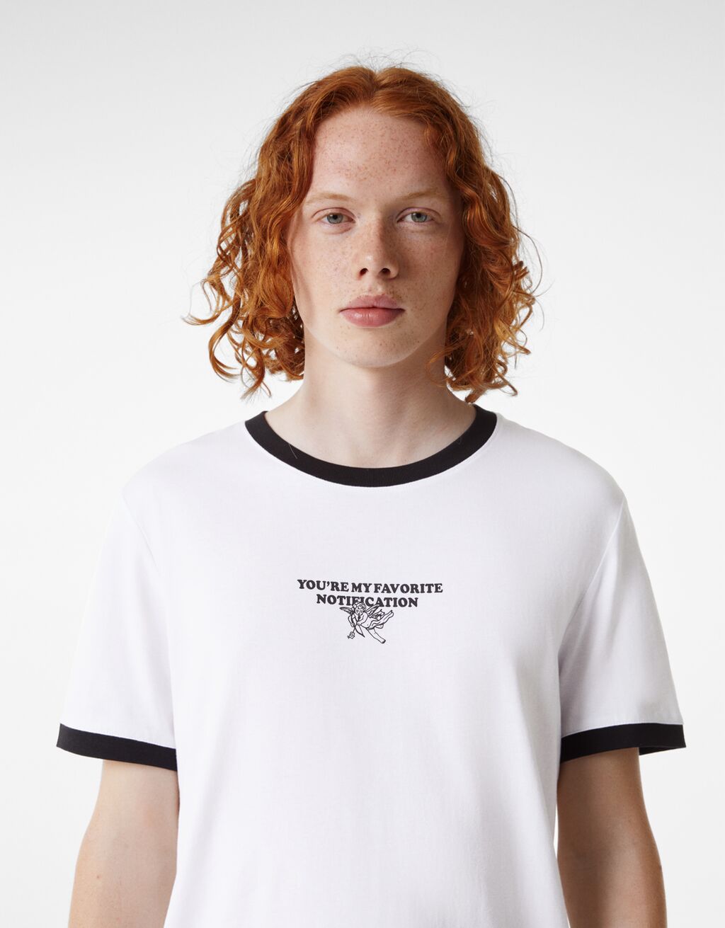 Regular-fit short sleeve T-shirt with slogan print - Man | Bershka