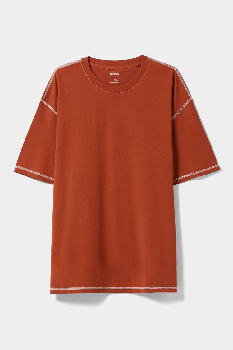 T-shirt regular fit de manga corta com fio em contraste