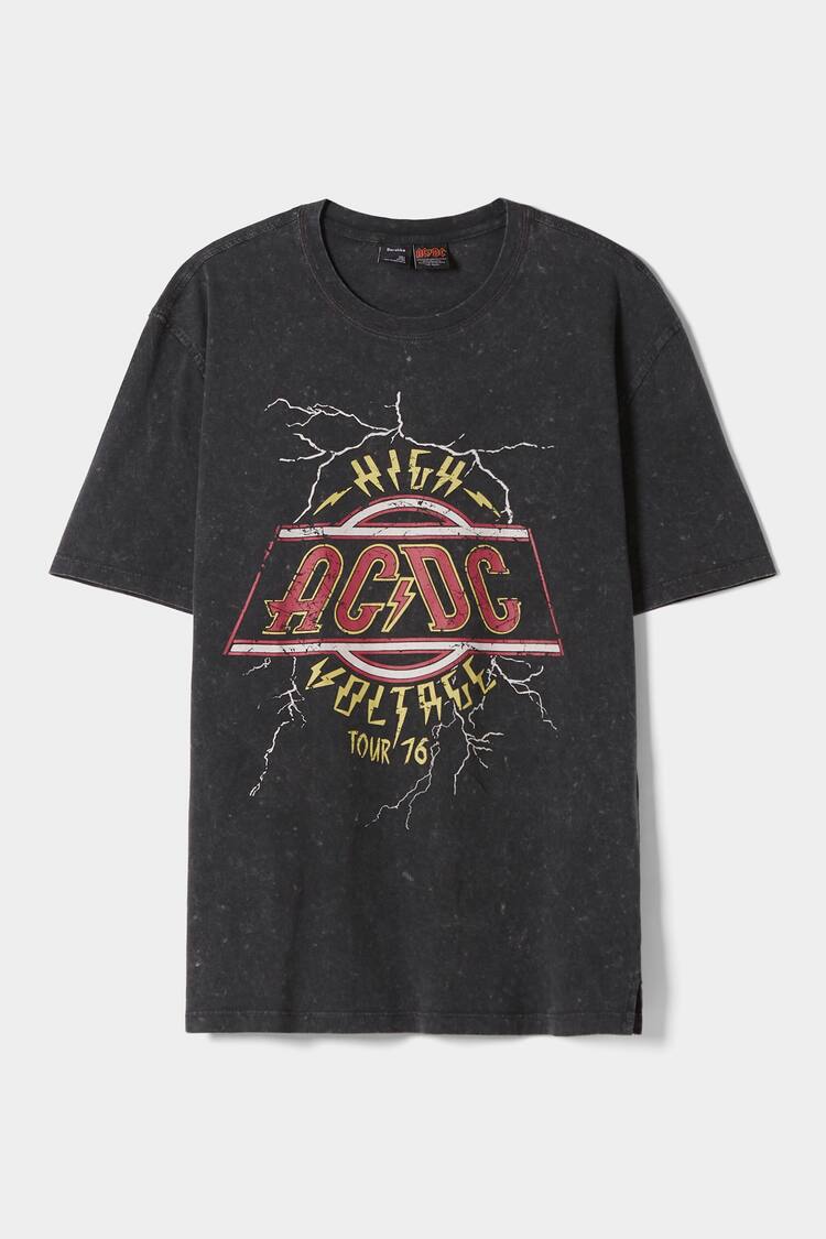 T-shirt manga curta regular fit com estampado AC DC