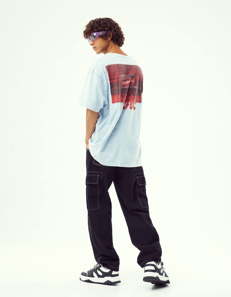 T-shirt manga curta boxy fit com estampado AC DC