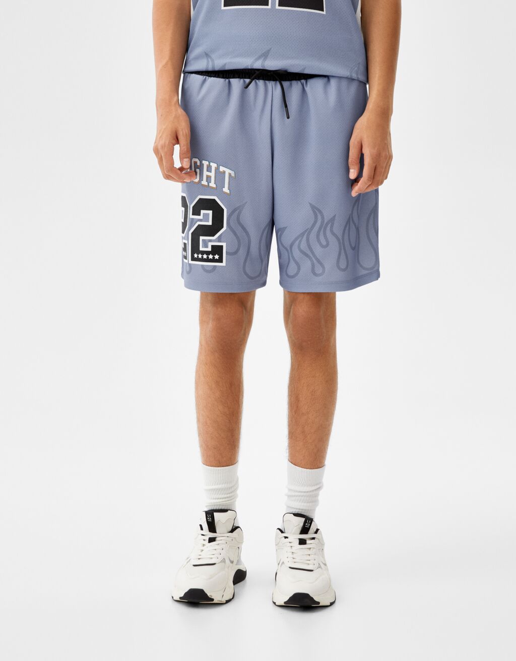 מכנסי ברמודה לכדורסל מבד רשת עם הדפס להבות