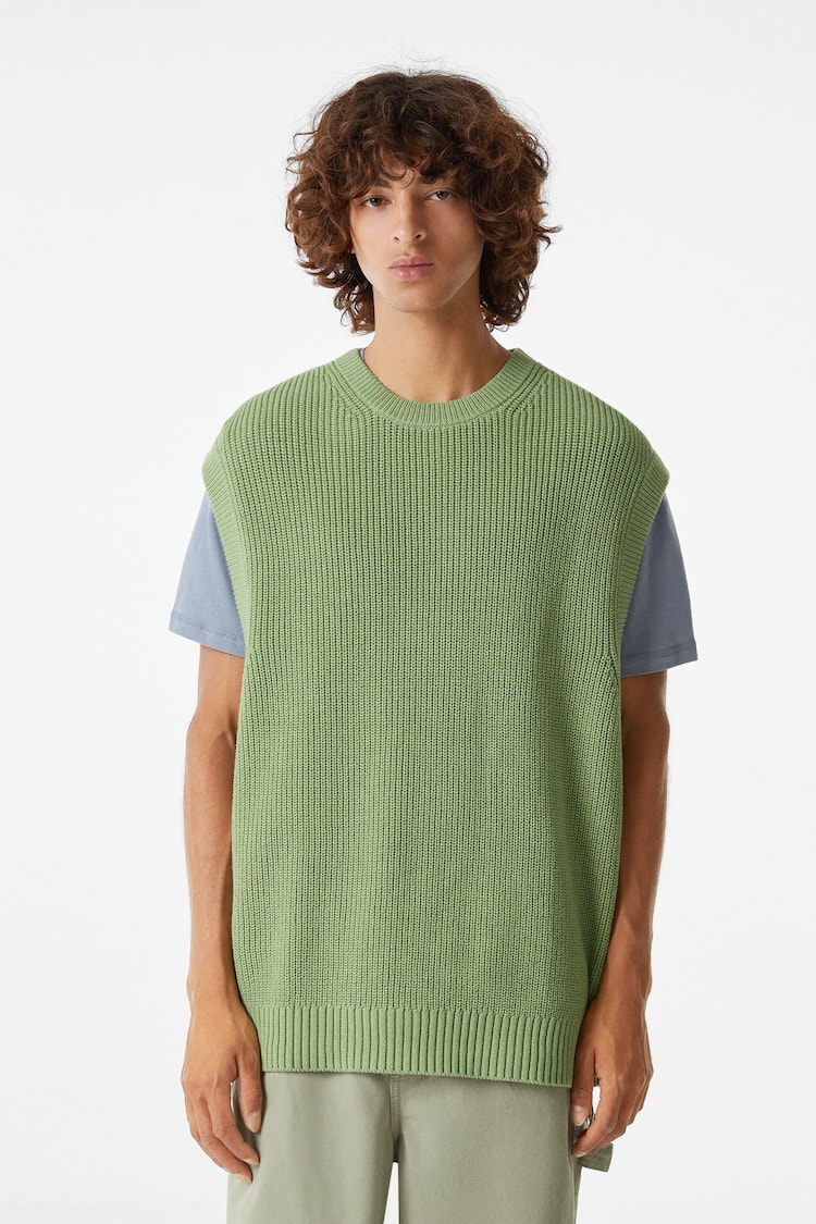 Round neck knit vest