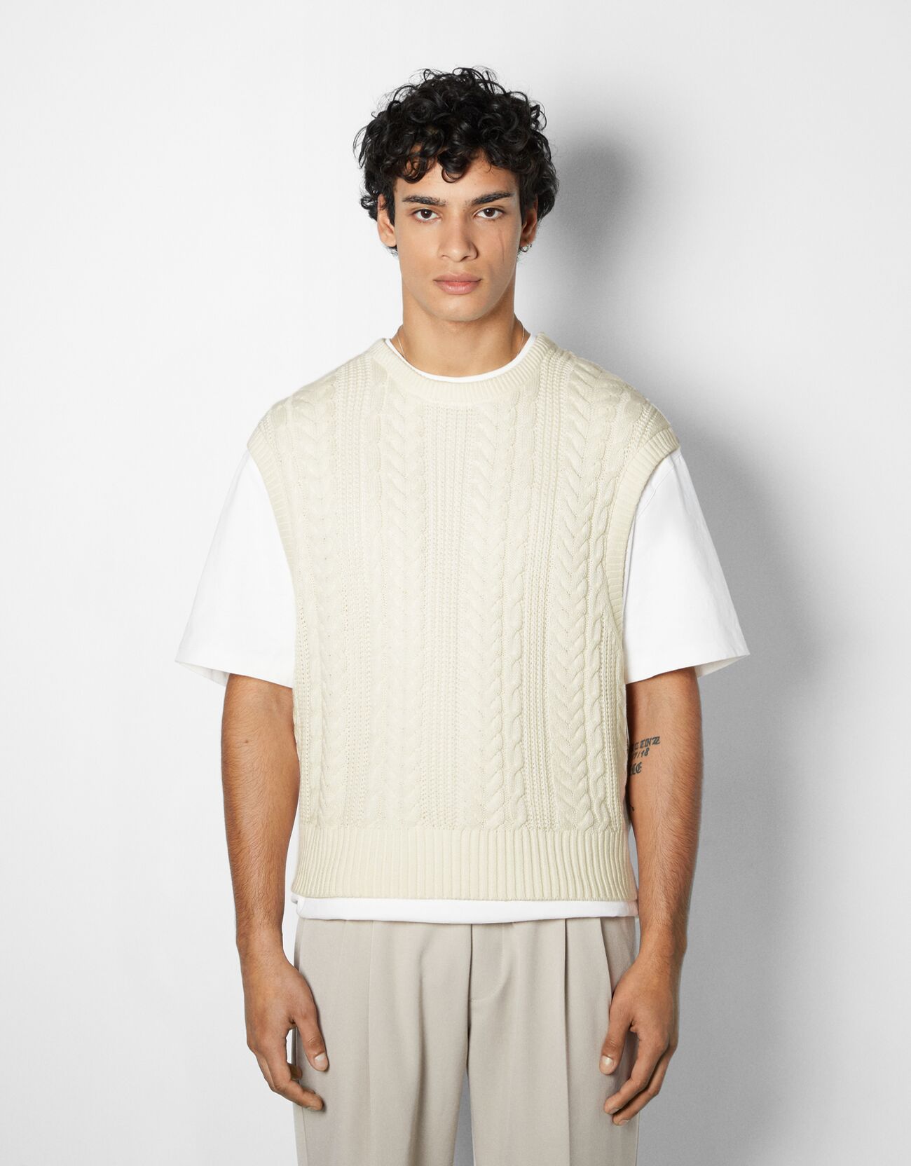 Short cable-knit vest - Sweaters and 