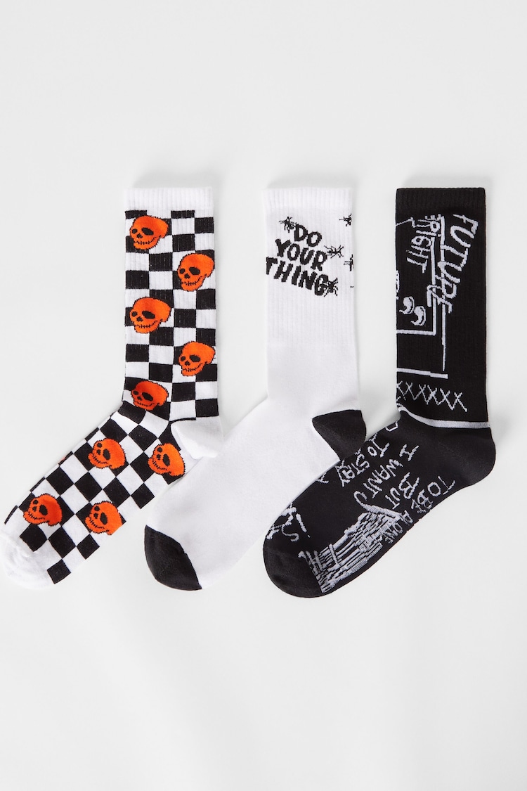 Pack of 3 pairs of chequered and skull print socks