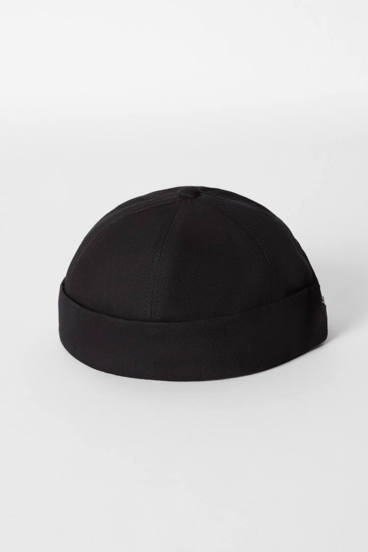 قبعة قصيرة أساسية