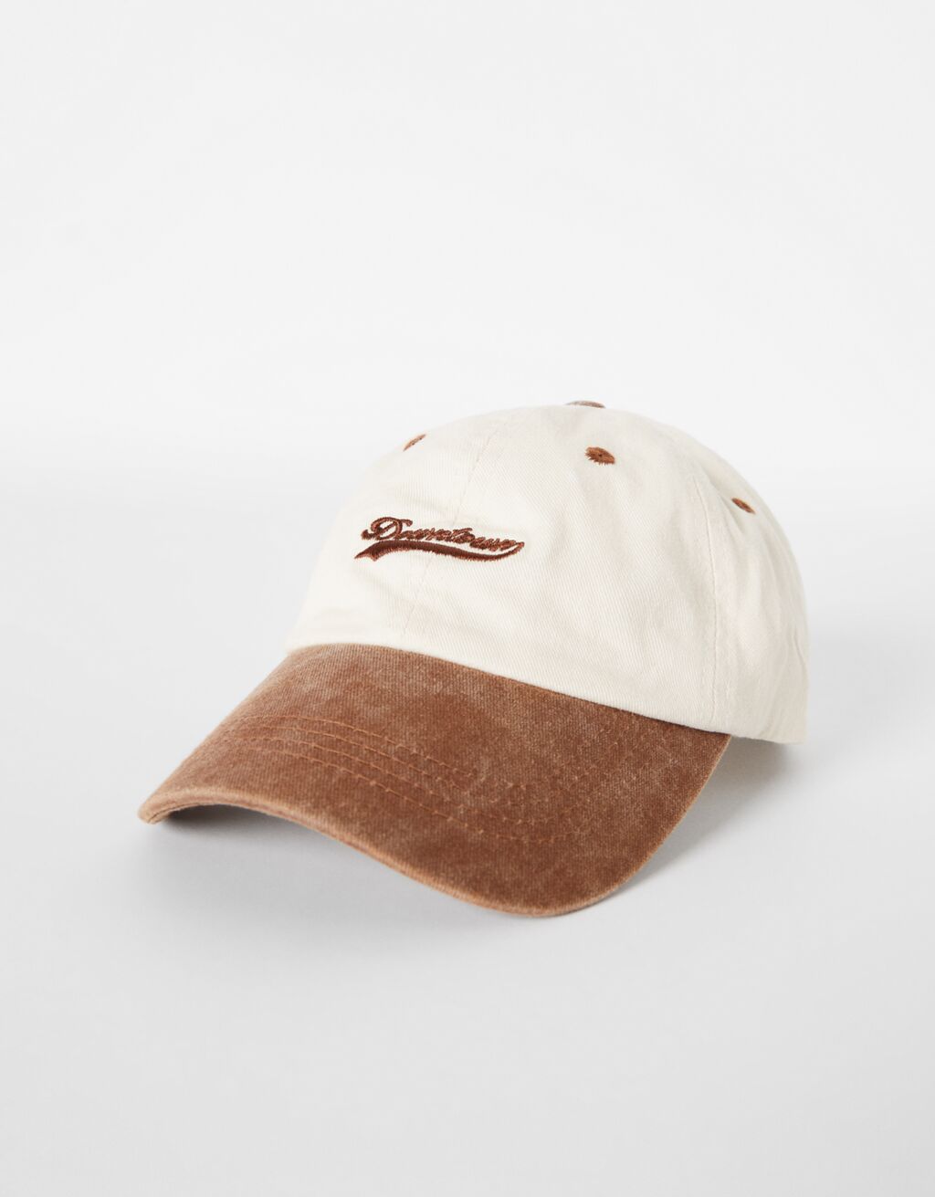 Koledžo stiliaus kepuraitė su snapeliu