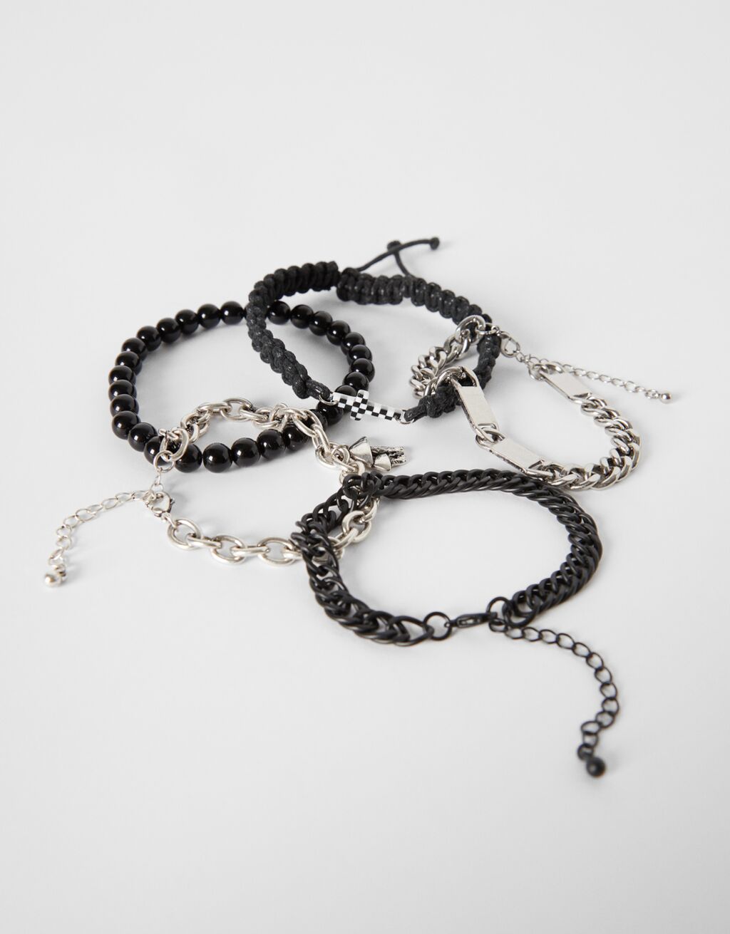 Set of 5 bracelets with detail