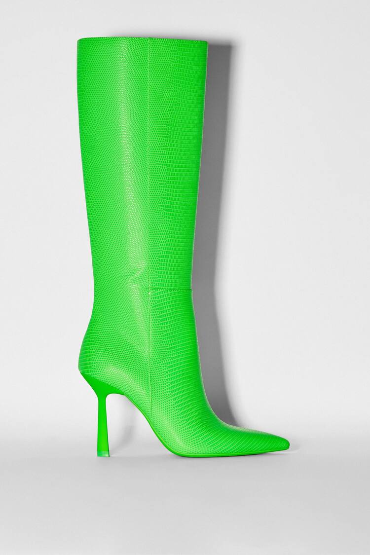 Coloured heeled boots