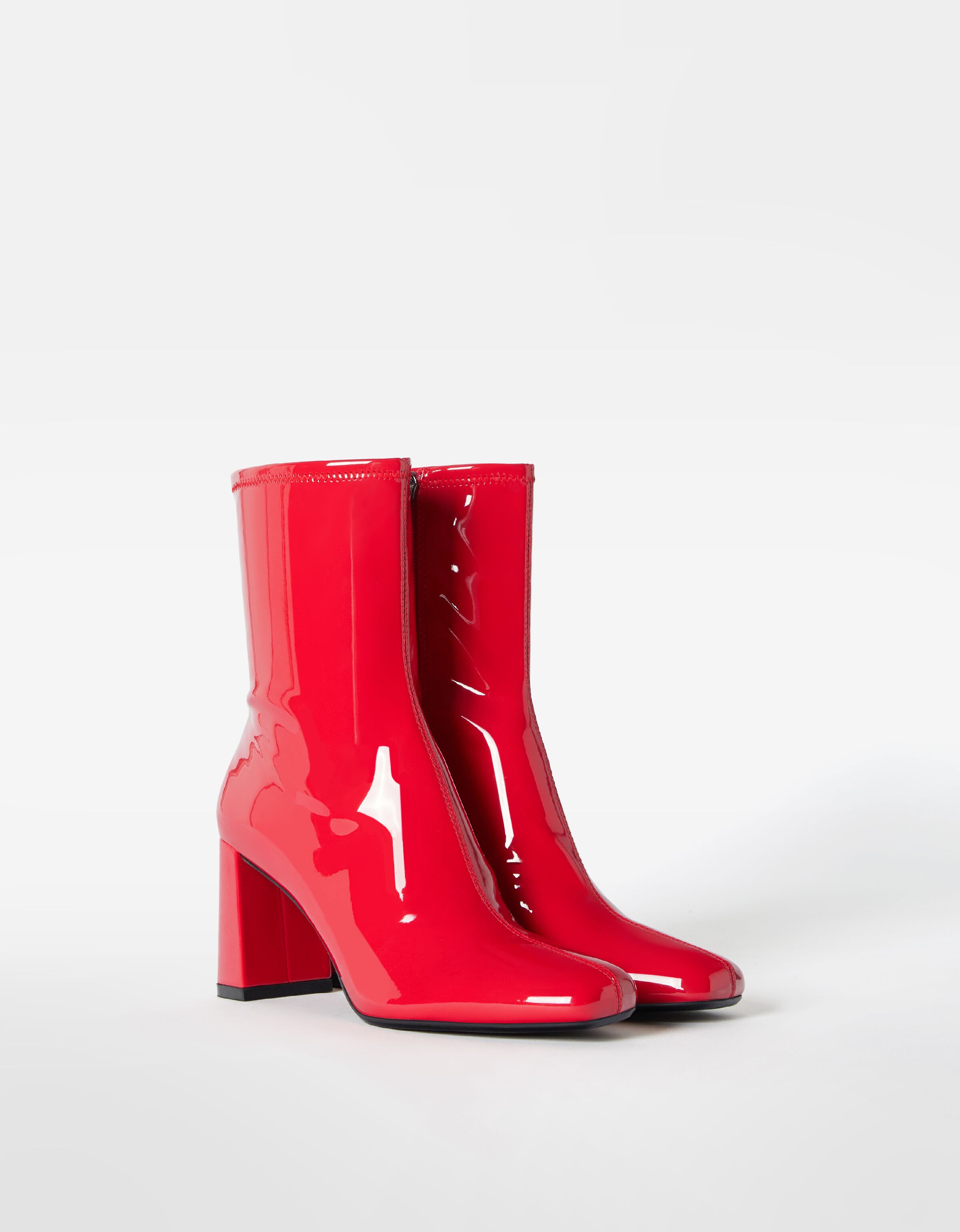 High-heel patent-style fitted ankle 