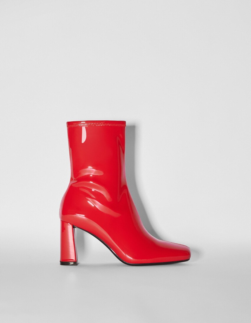 High-heel patent-style fitted ankle boots - Woman | Bershka