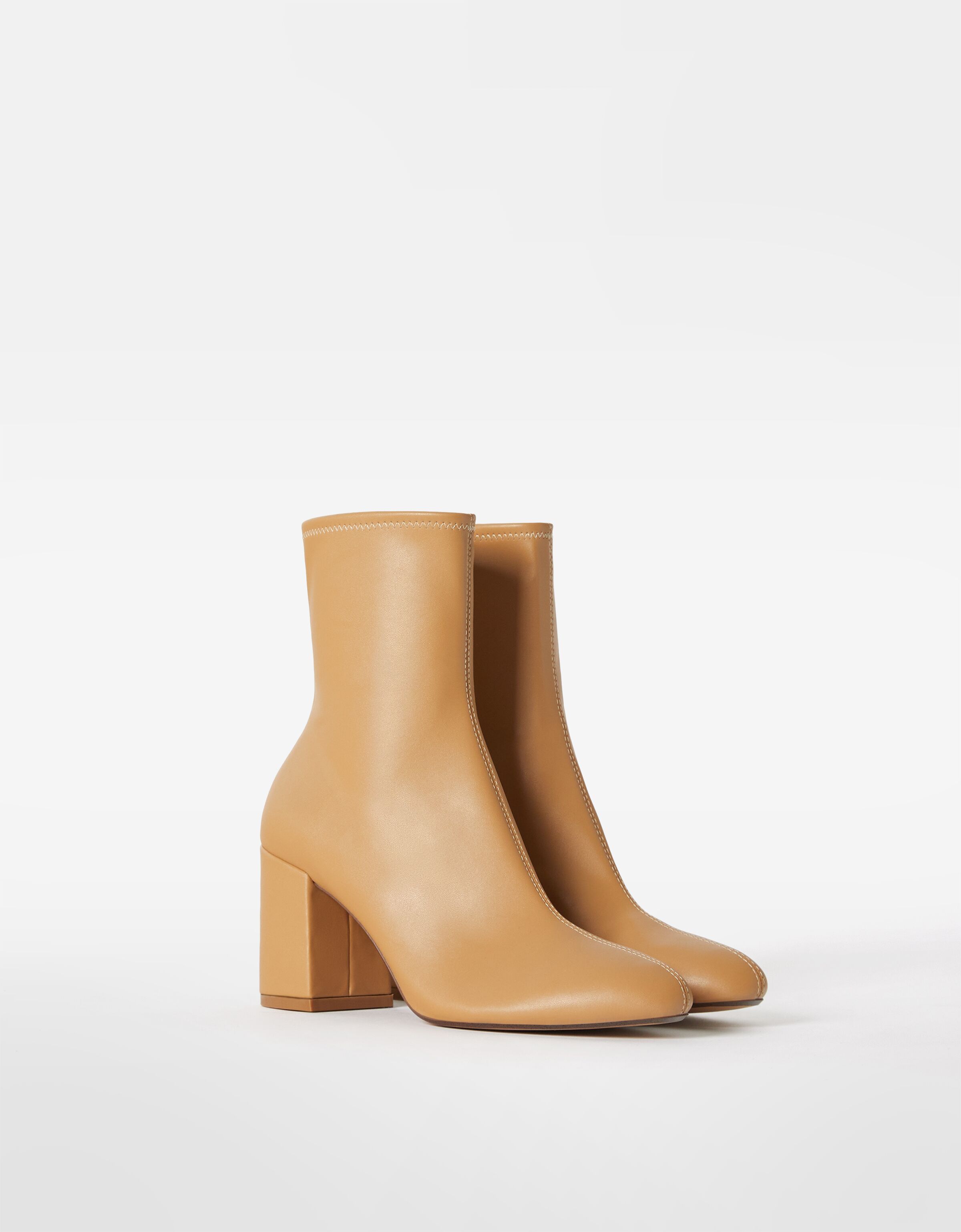 Nauwsluitend laarsje met hak - Dames | Bershka