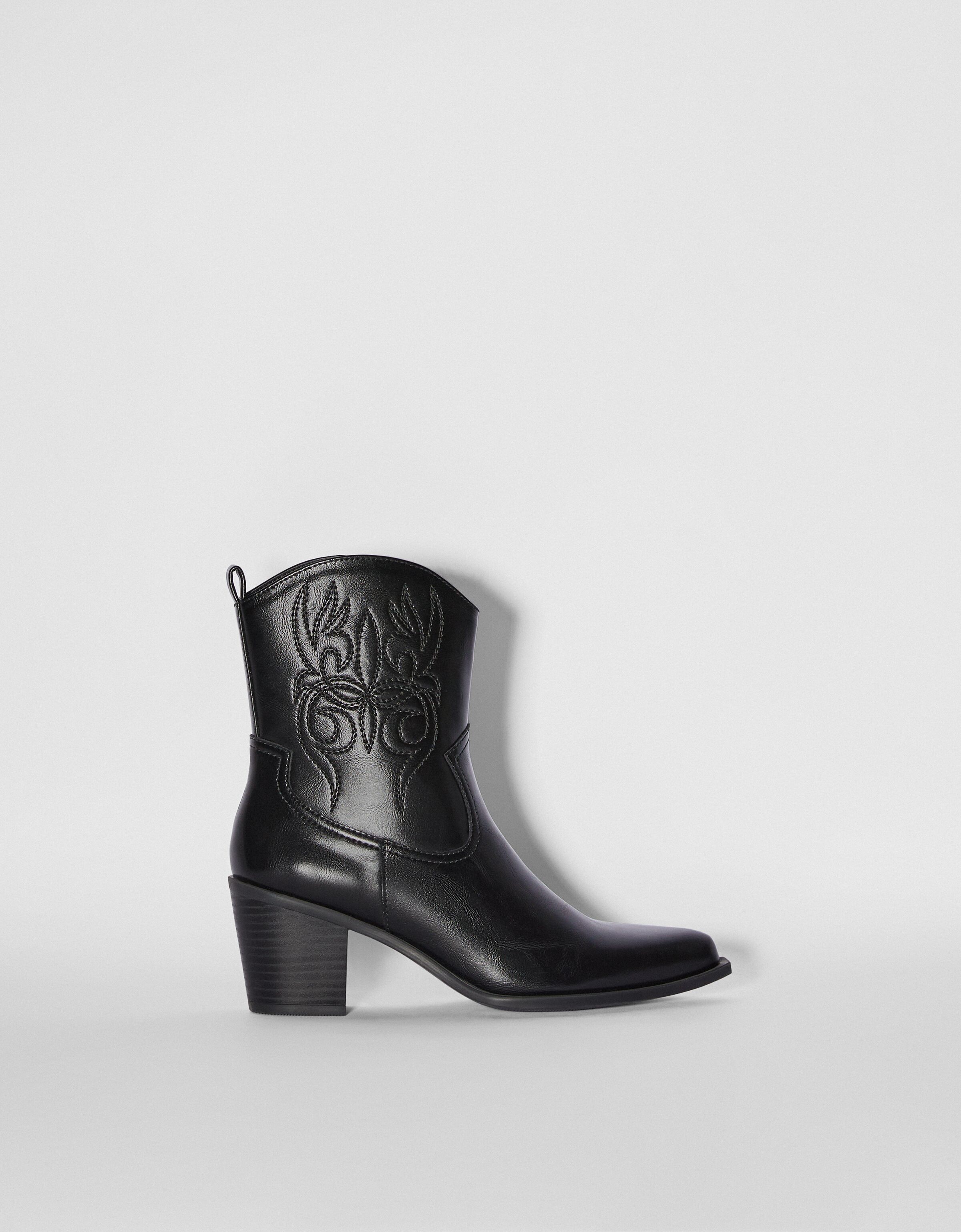 Ankle boots - Woman | Bershka