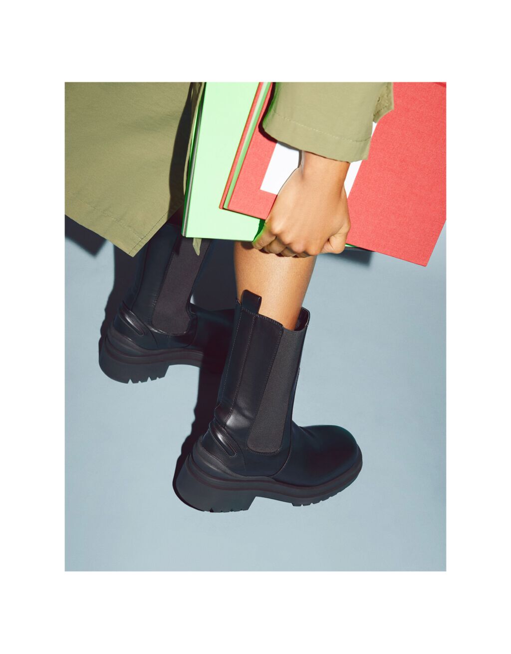 Mid-heel ankle boots with elastic panels