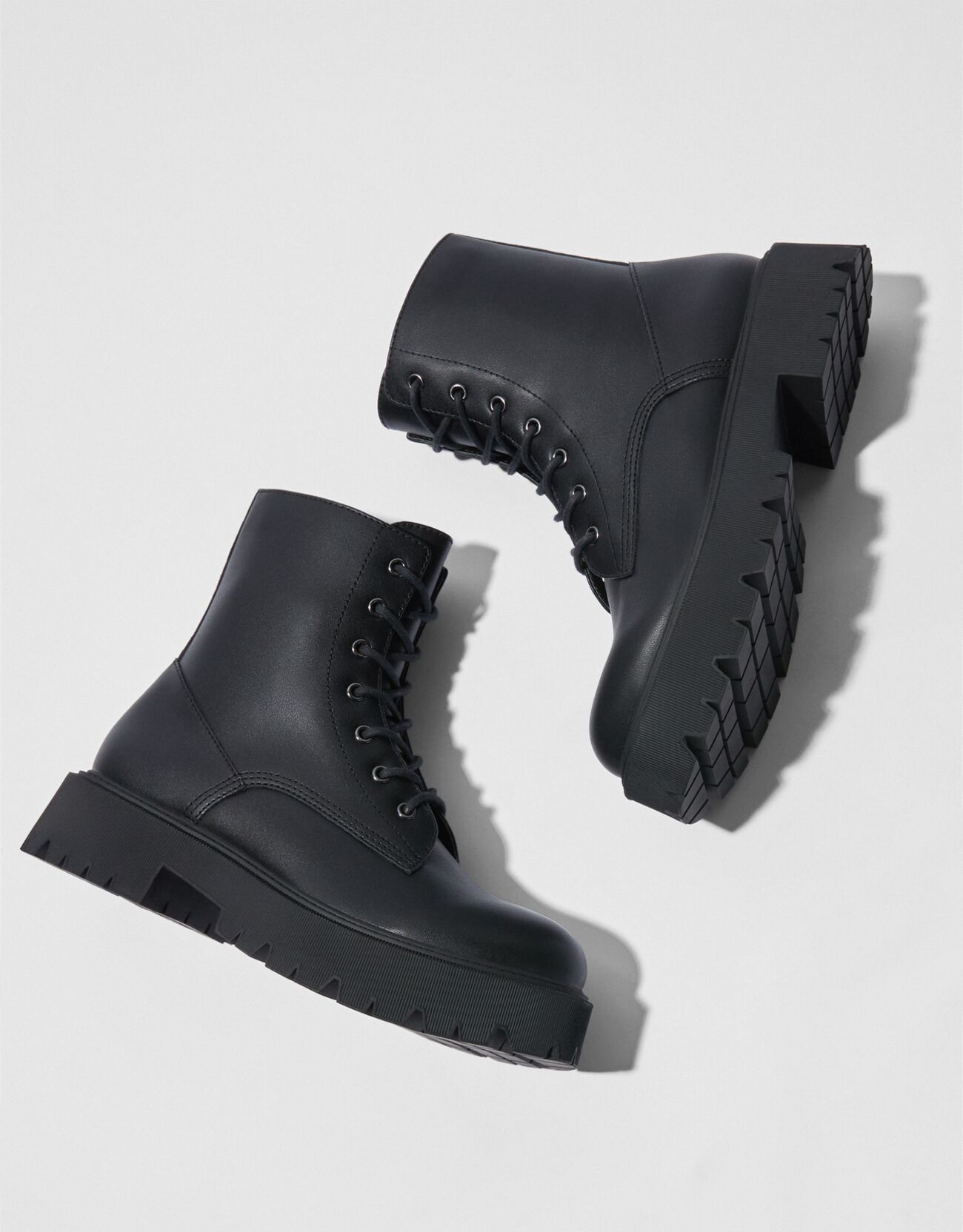 flat ankle boots - Shoes - Woman | Bershka