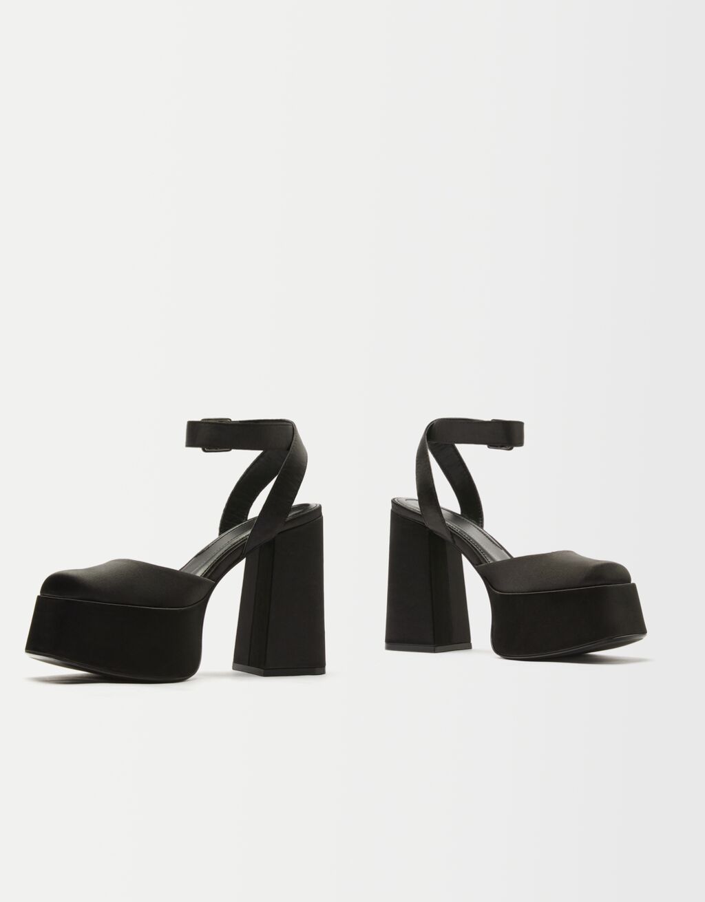 High-heel XL platform sandals - Woman | Bershka
