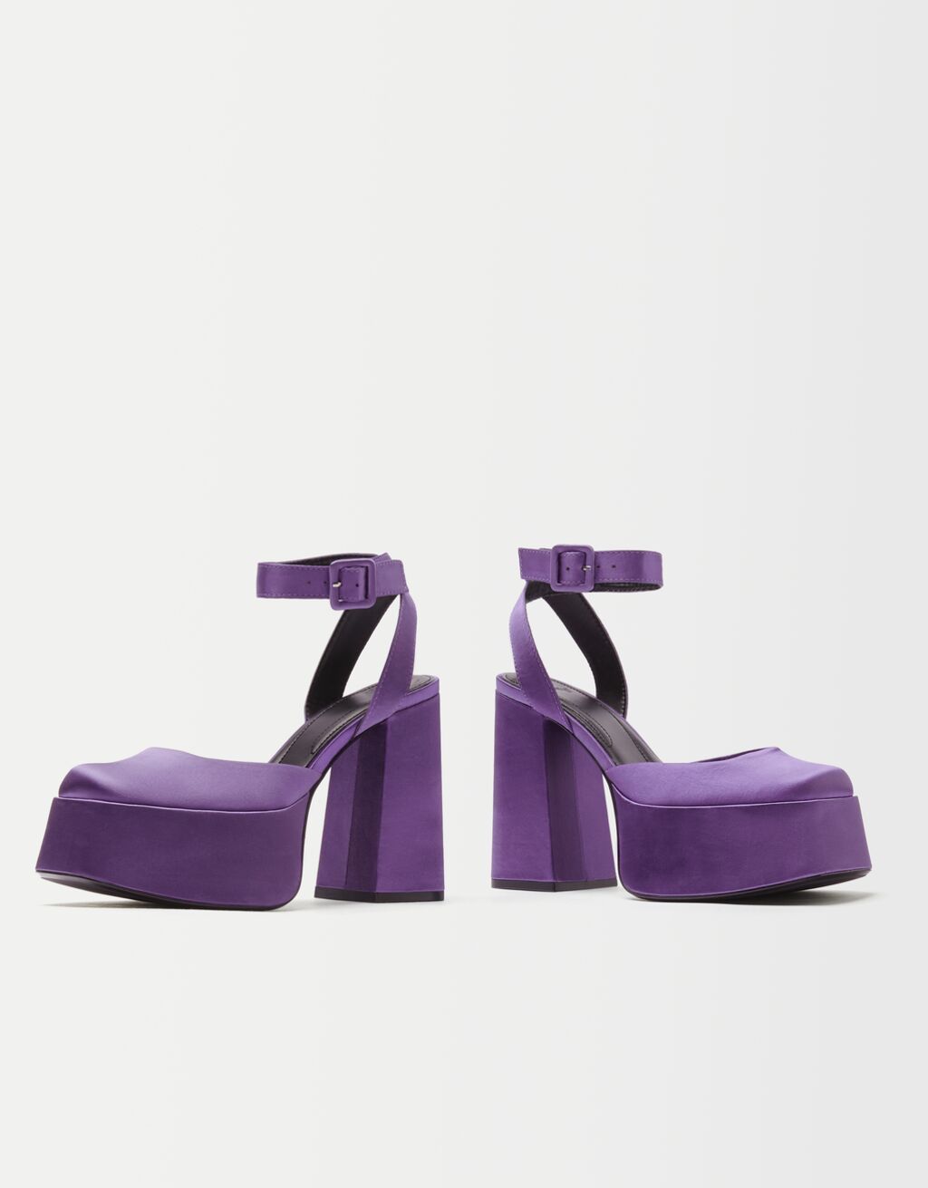 sandalia tacon bershka