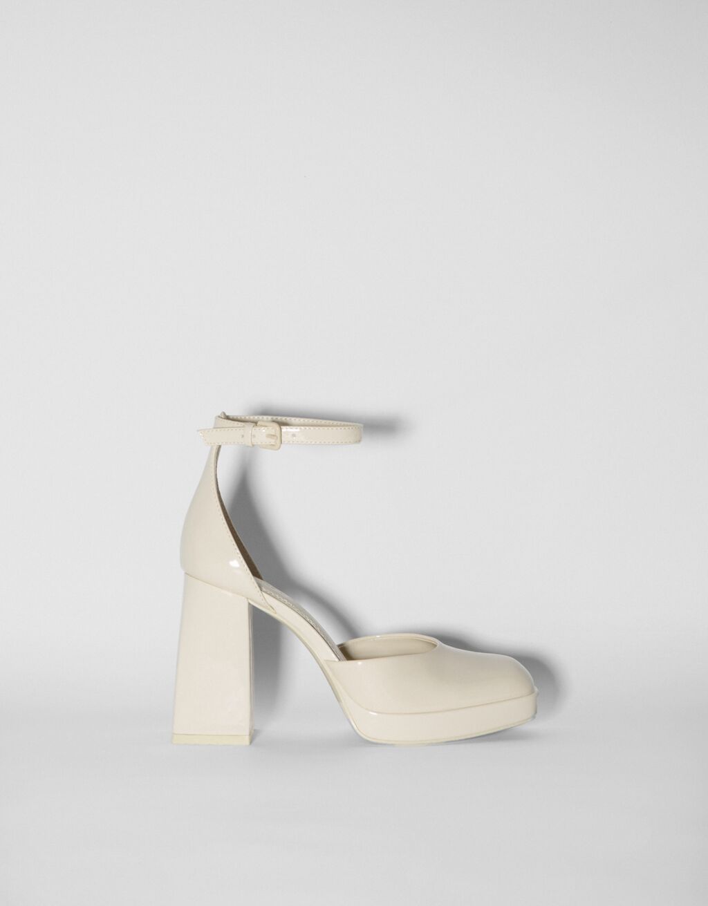 High-heel platform shoes