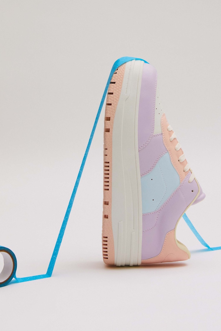 Sneakers med platåsula i kontrastfärg