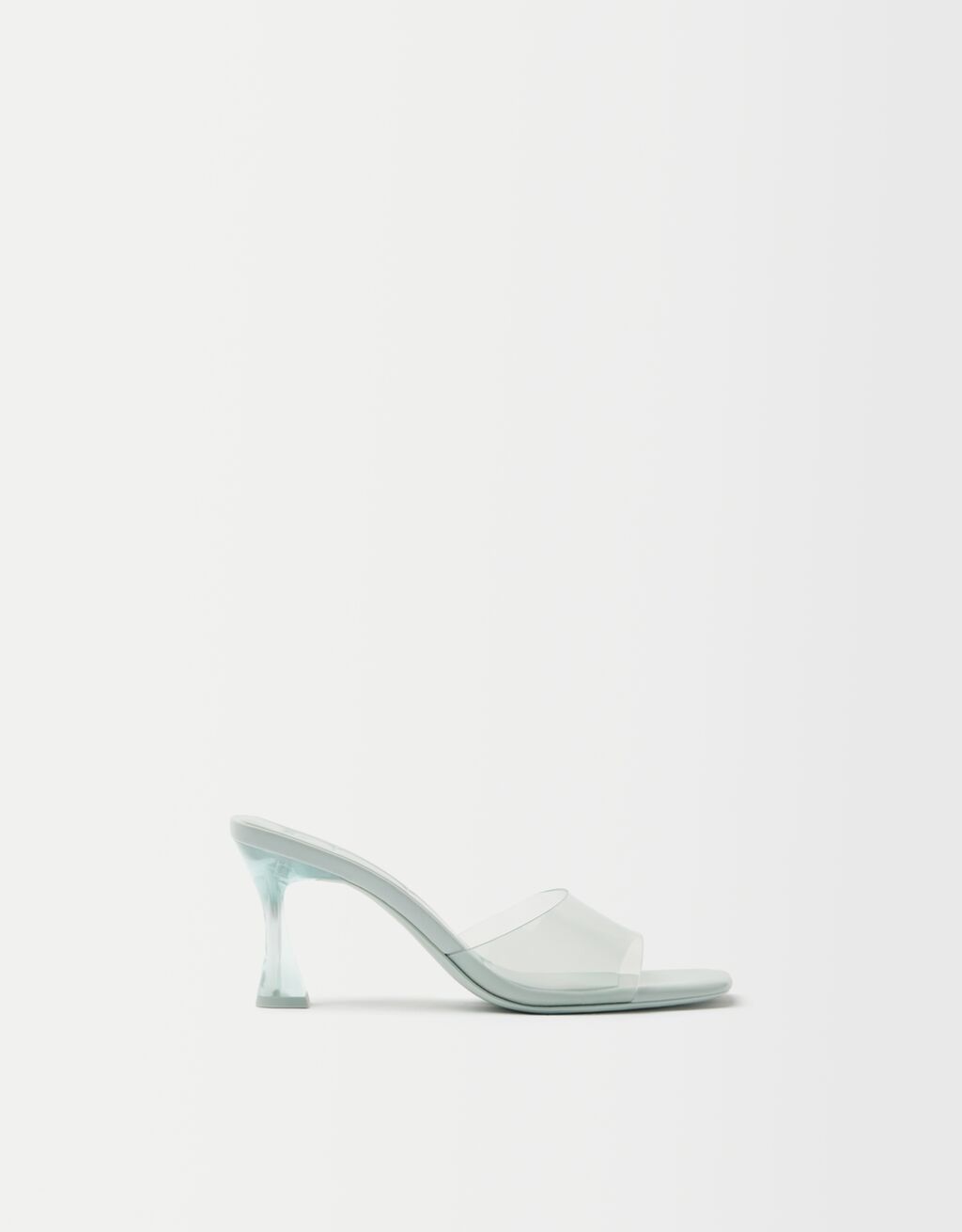 Vinyl sandals with methacrylate heels