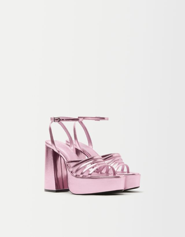 Metallic sandalen met hoge hak en XL plateauzool - Dames | Bershka