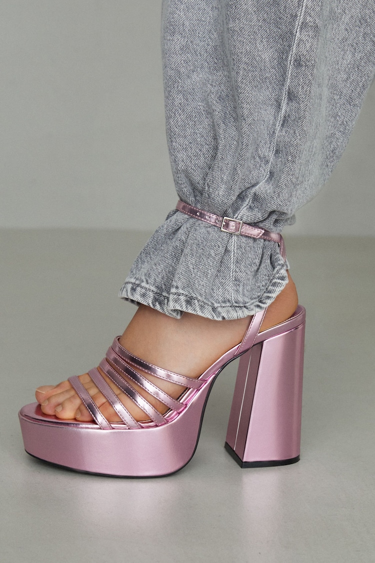 Metalliske, højhælede XL-sandaler med plateausål