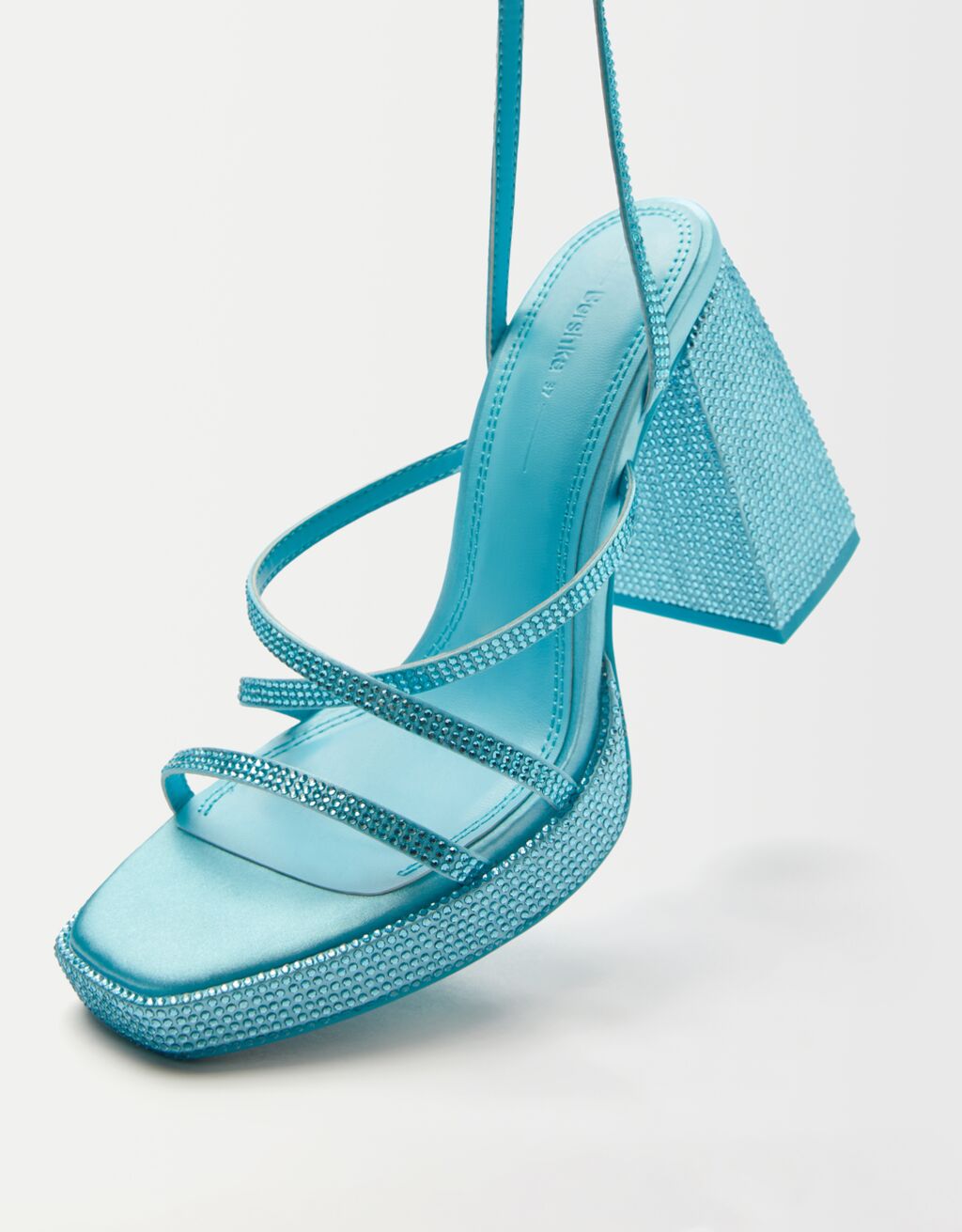 Sandalia tacón plataforma brillos - Zapatos - Mujer | Bershka
