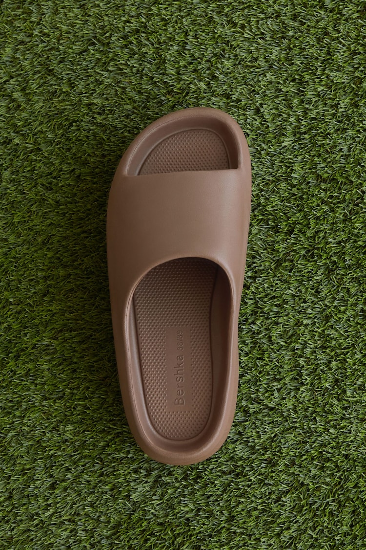 Textured flat sandals