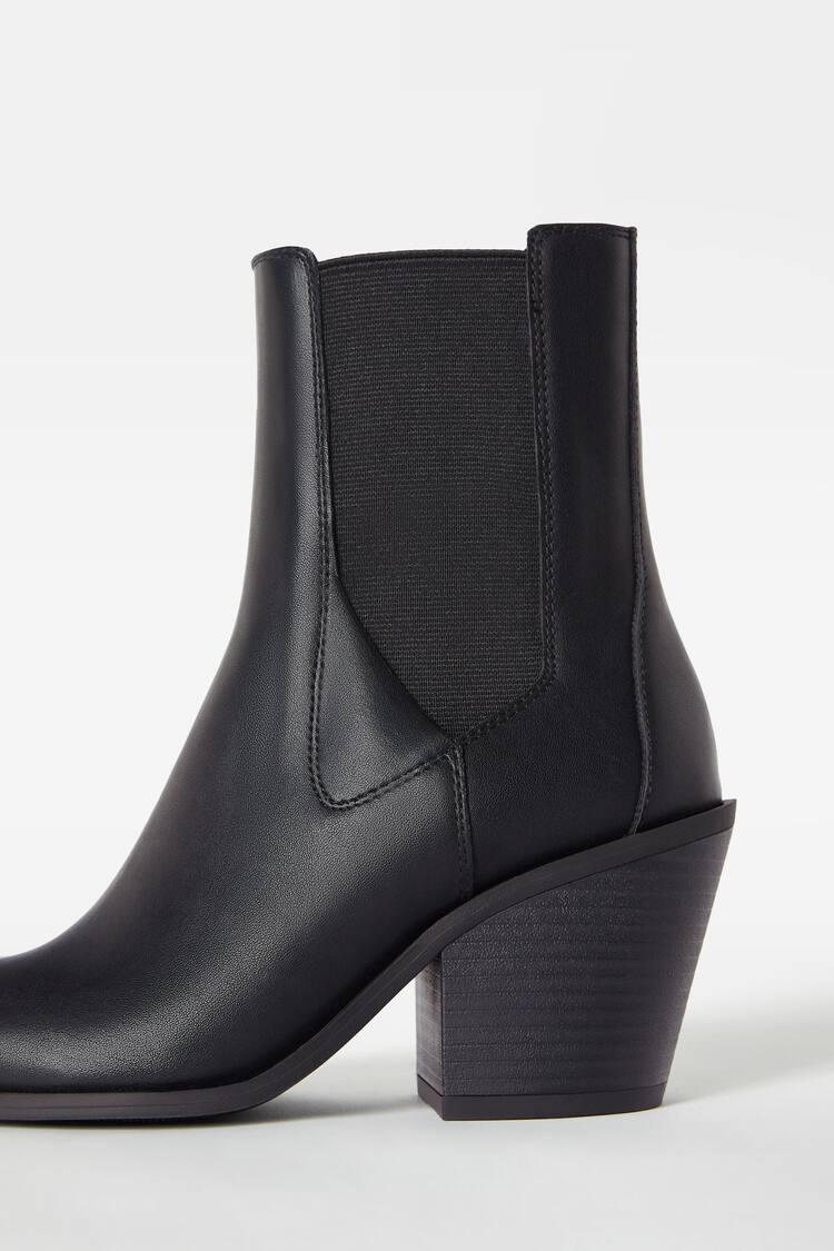 Heeled cowboy ankle boots with elastic gores