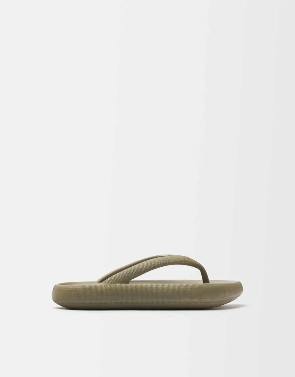 Men’s textured flat sandals