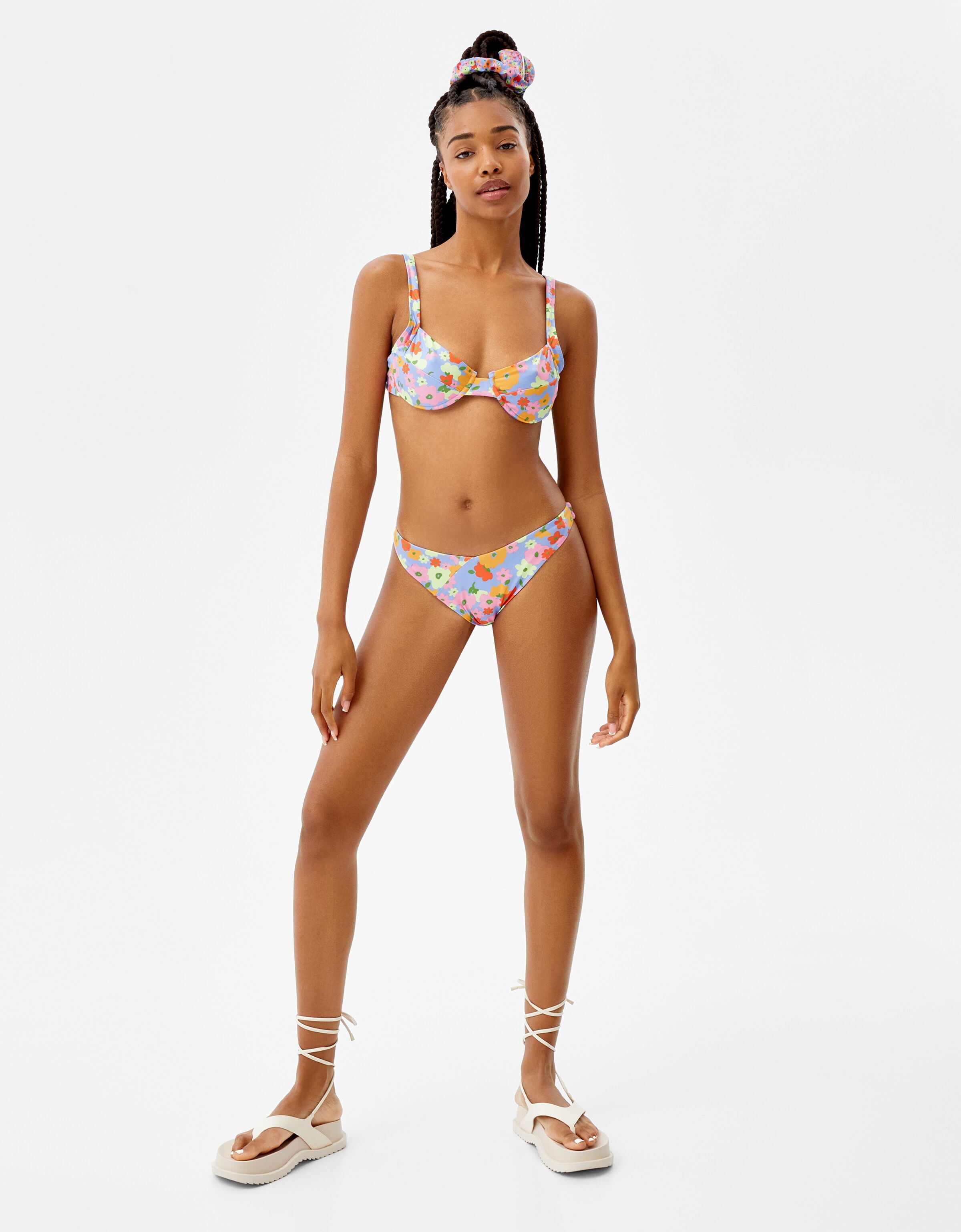 Set bikini flores - Bikinis y trajes de baño - Mujer | Bershka