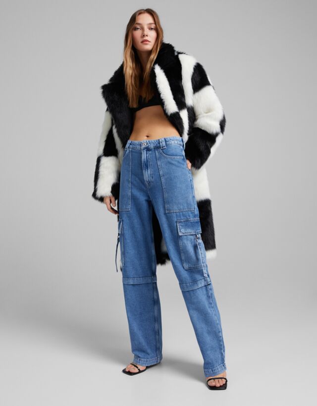 Cargo jeans with patch pocket - Woman | Bershka