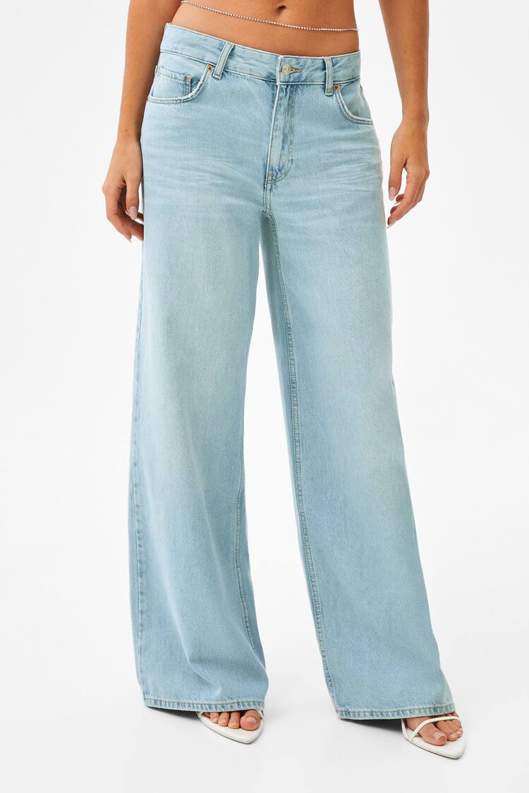 Low-waist relaxed baggy jeans