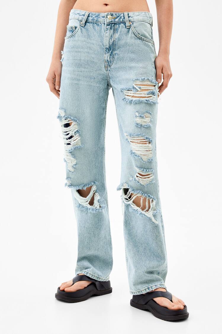 Loose fit jeans with rips