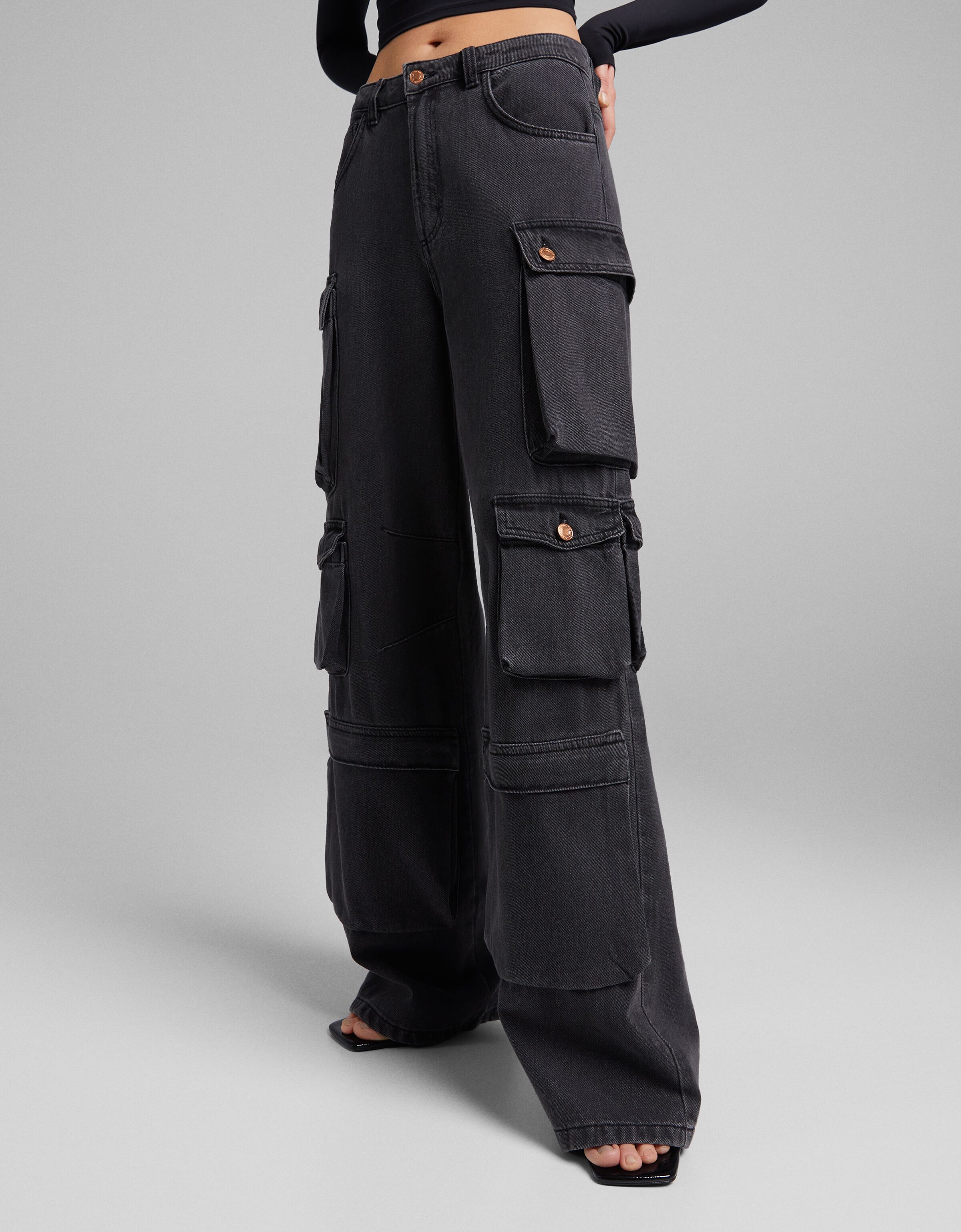 Cargo trousers - Woman | Bershka