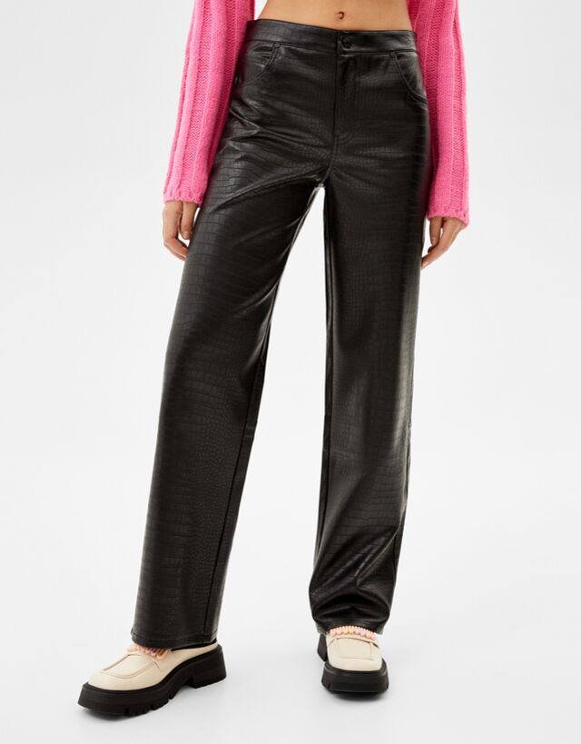 Rechte leren broek met krokomotief - Broeken - Dames | Bershka