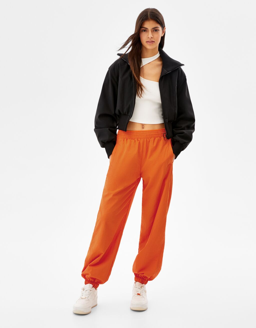 Pantaloni jogger effetto nylon - Donna | Bershka