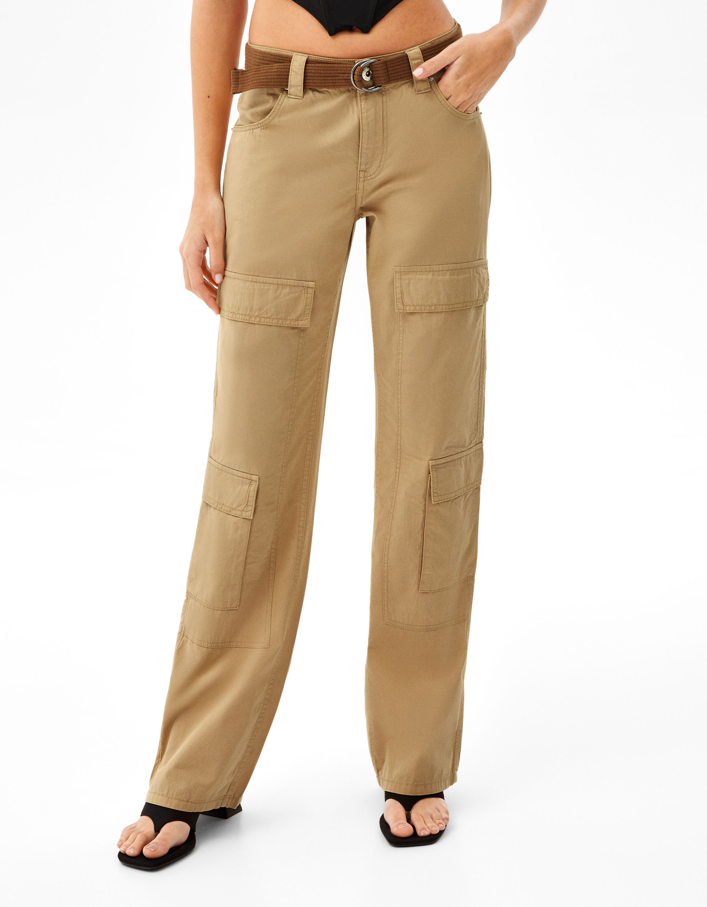 Pantalón cargo popelín cinturón - Mujer | Bershka