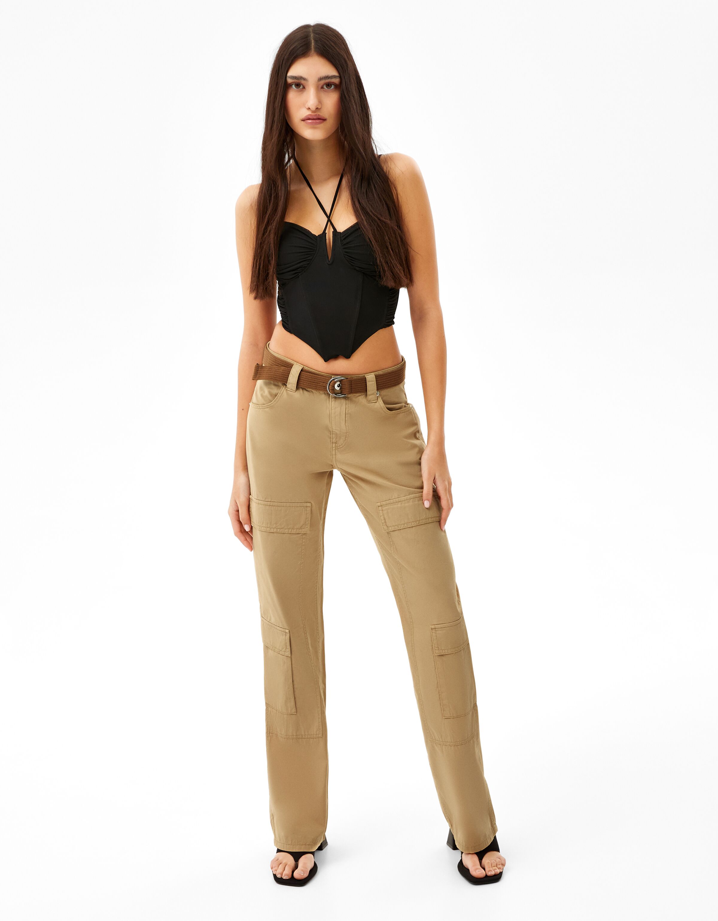 Pantalón cargo popelín cinturón - Mujer | Bershka