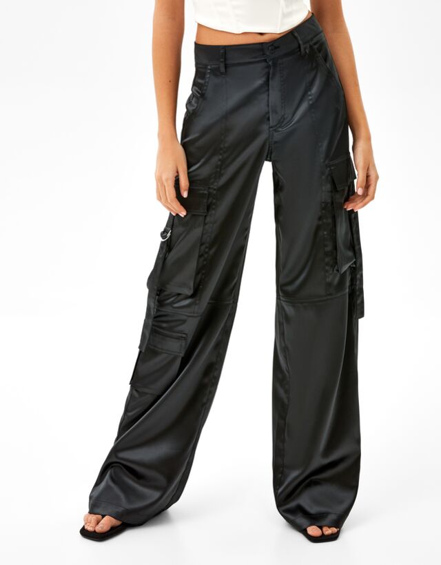 Pantalón cargo wide leg satinado - Mujer | Bershka