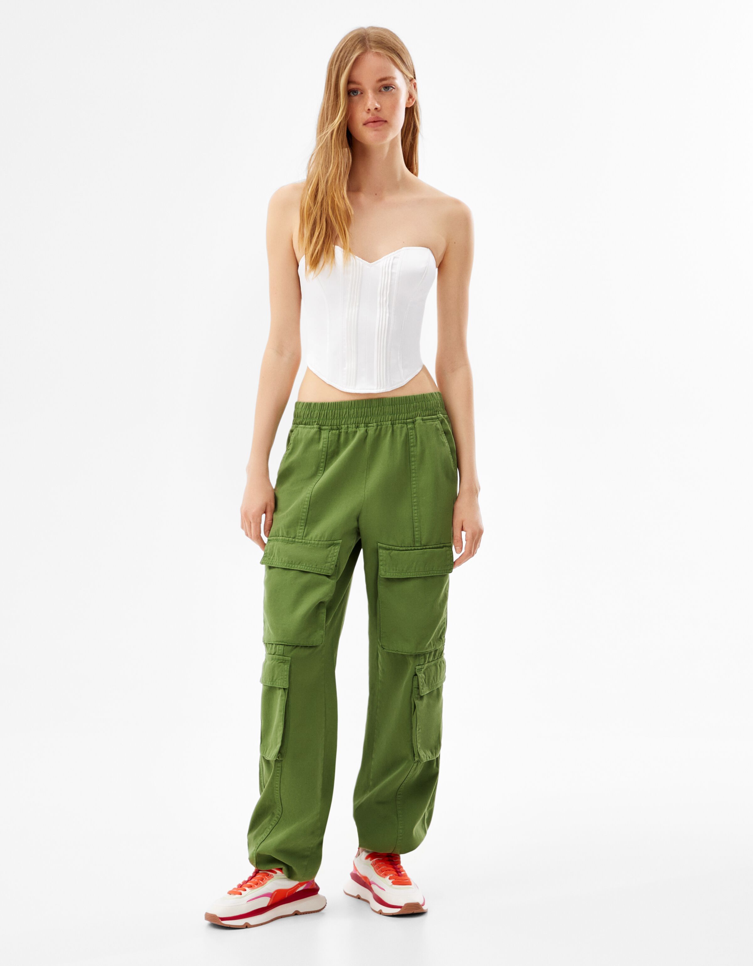 Pantalón cargo bombacho cordón - Mujer | Bershka