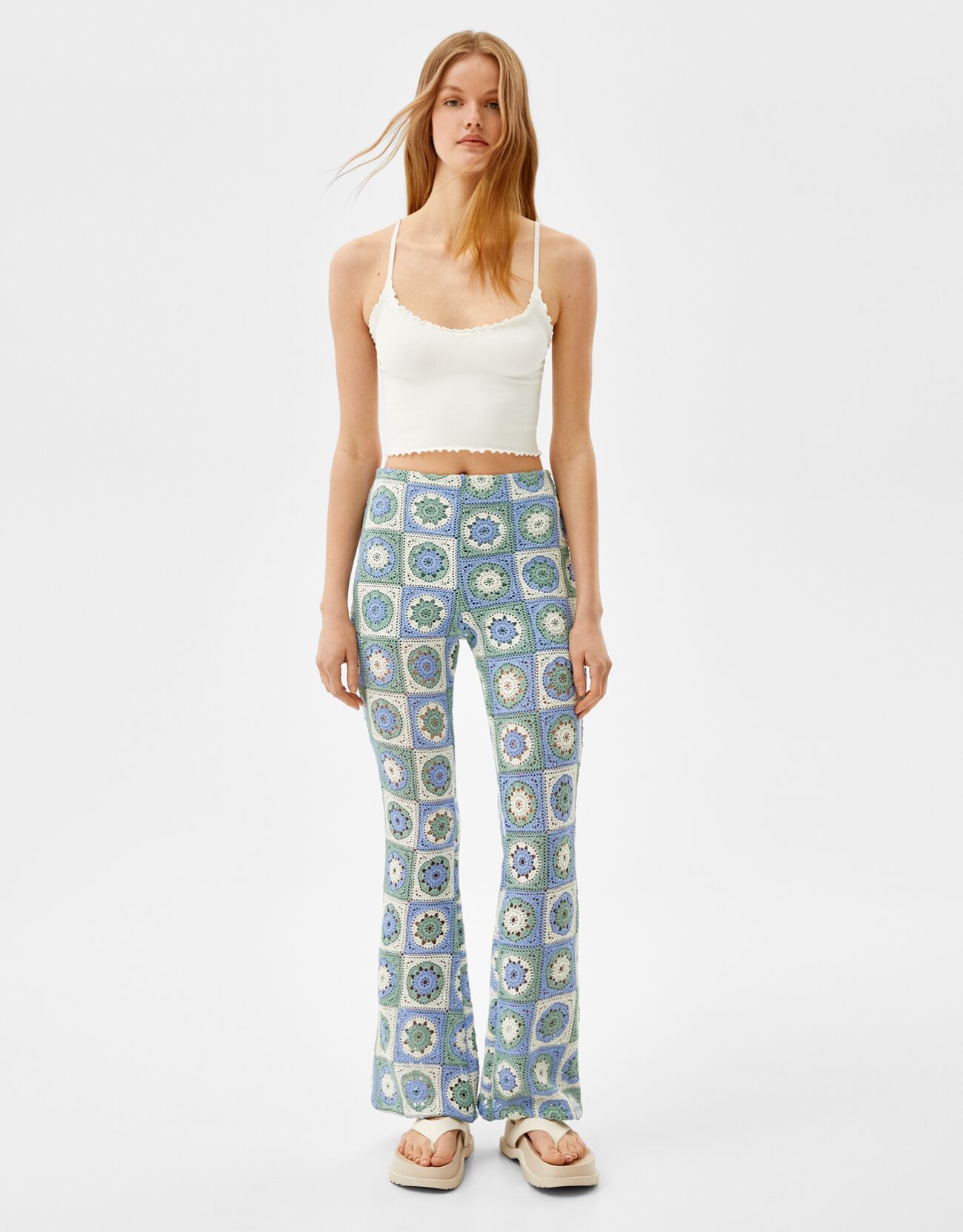 Pantalón flare crochet colores - Mujer | Bershka