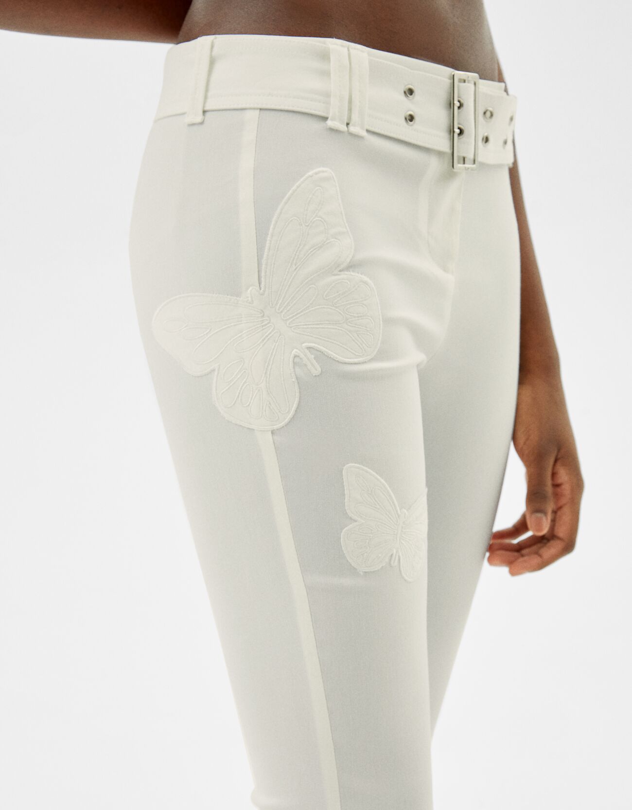 Bershka - Pantalón flare bengalina detalle mariposas