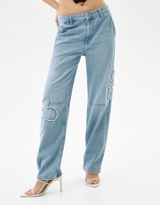 Loose fit jeans met bloemenpatches - Denim - Dames | Bershka