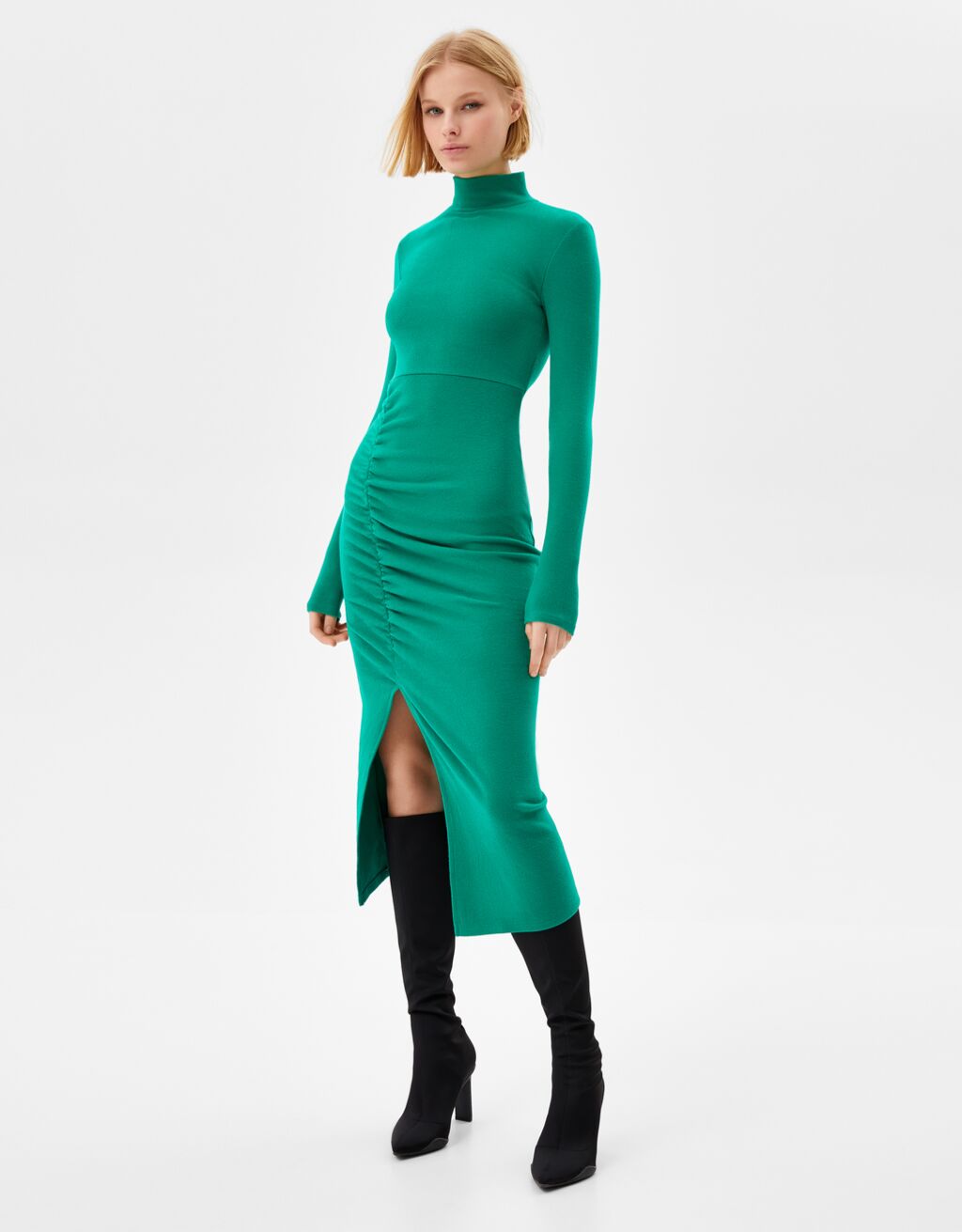 Vestido largo manga larga rib frunces - BERSHKA - Mujer