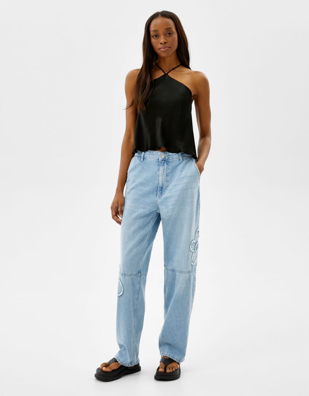 Ofertas de Bershka para esta primavera por menos de 20 euros Top tirantes halter satinado-Negro-0