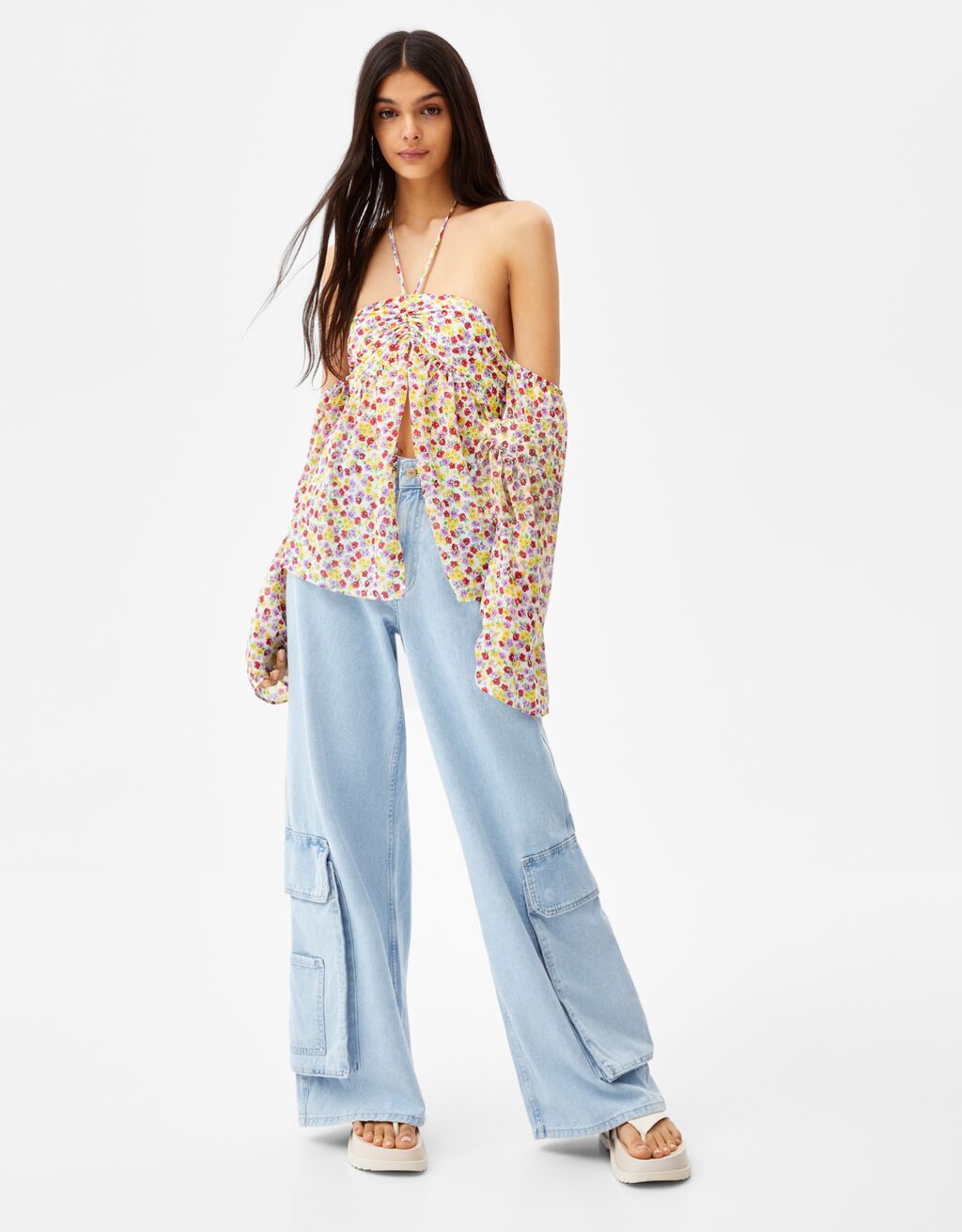 Bershka: camisas y blusas baratas para hacer frente al calor Blusa off-shoulder print flores-Multicolor-0