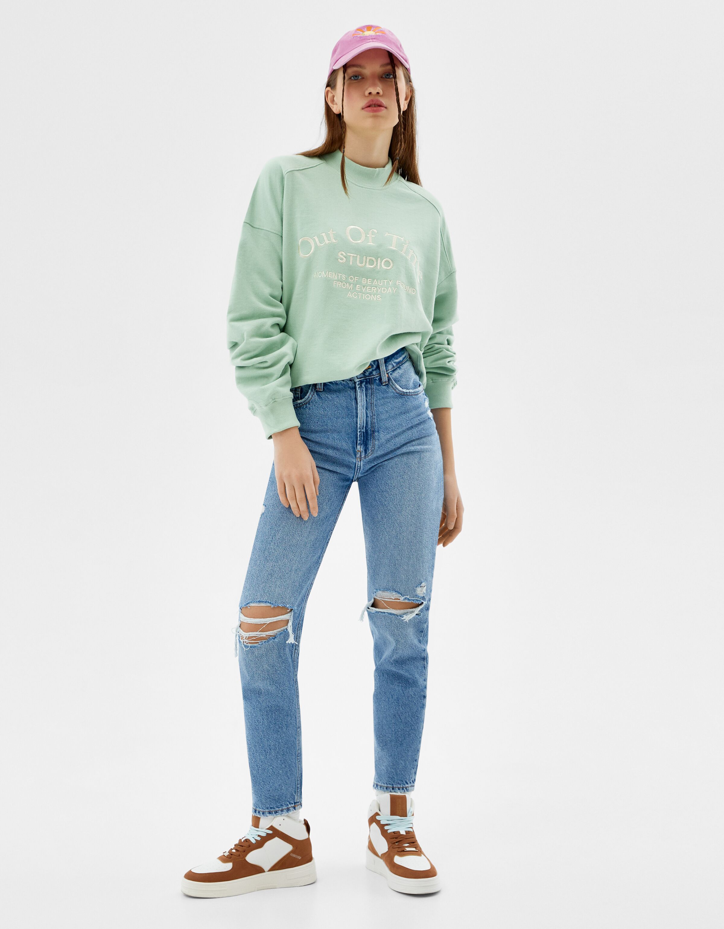 Embroidered oversize sweatshirt - Sweatshirts and hoodies - Woman | Bershka