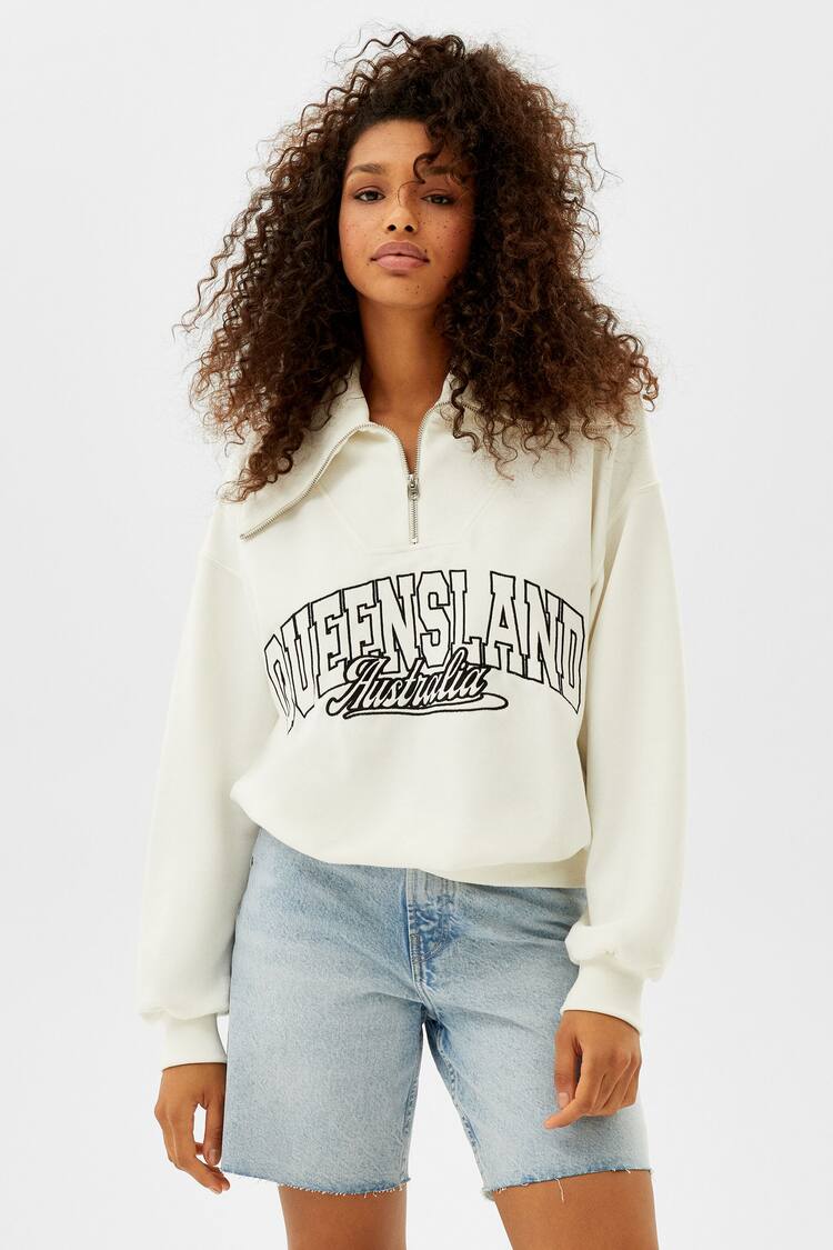 Oversize sweatshirt with printed collar