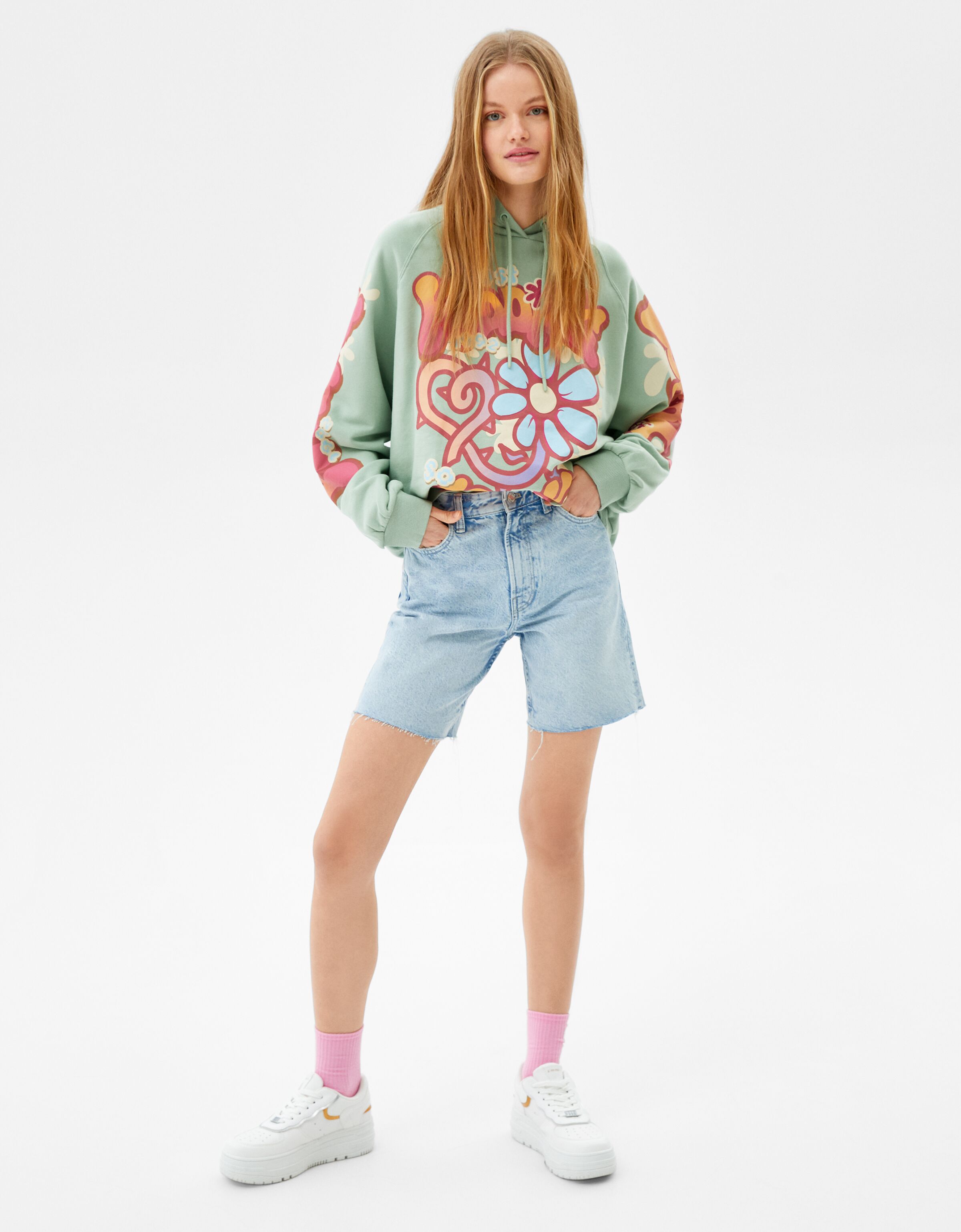 Sudadera capucha manga larga print - Mujer | Bershka