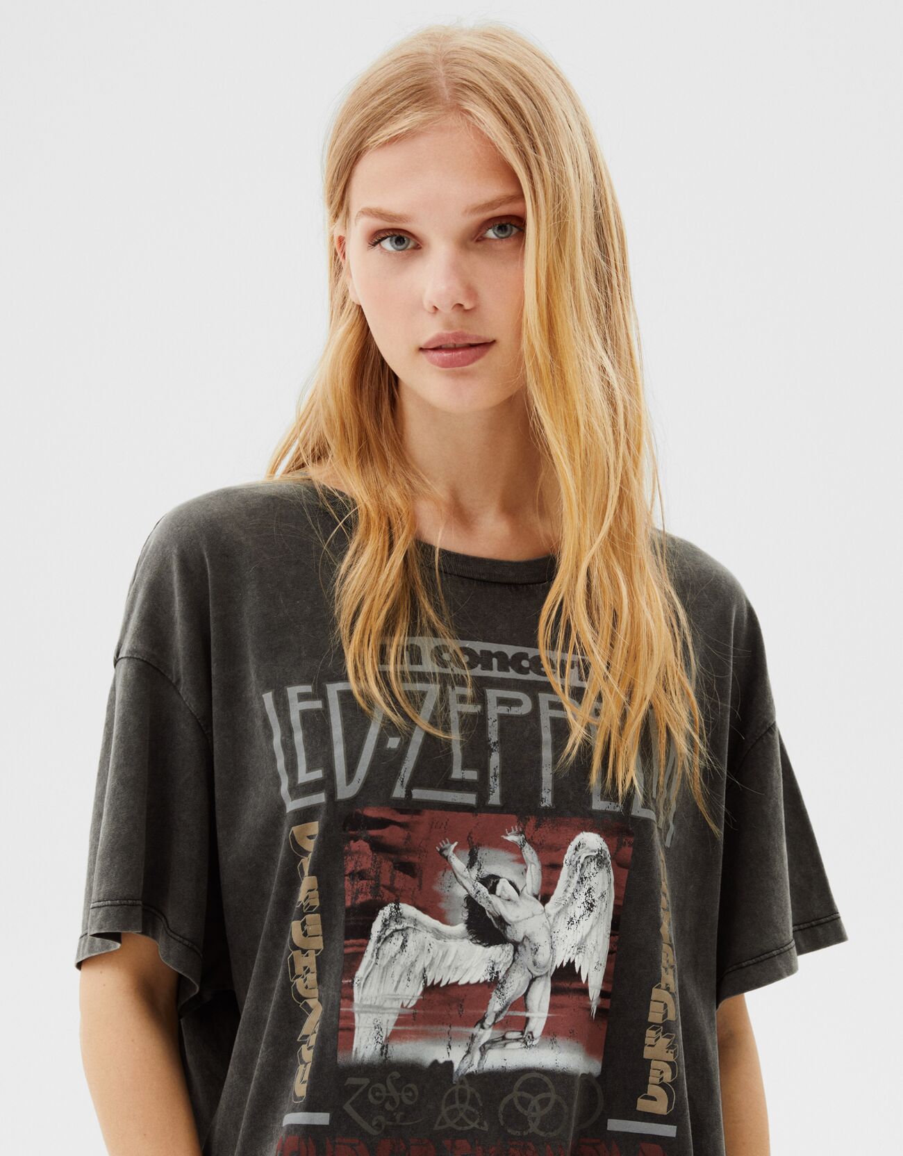 Psicológico carne de vaca Centro de producción Bershka - Short sleeve Led Zeppelin T-shirt